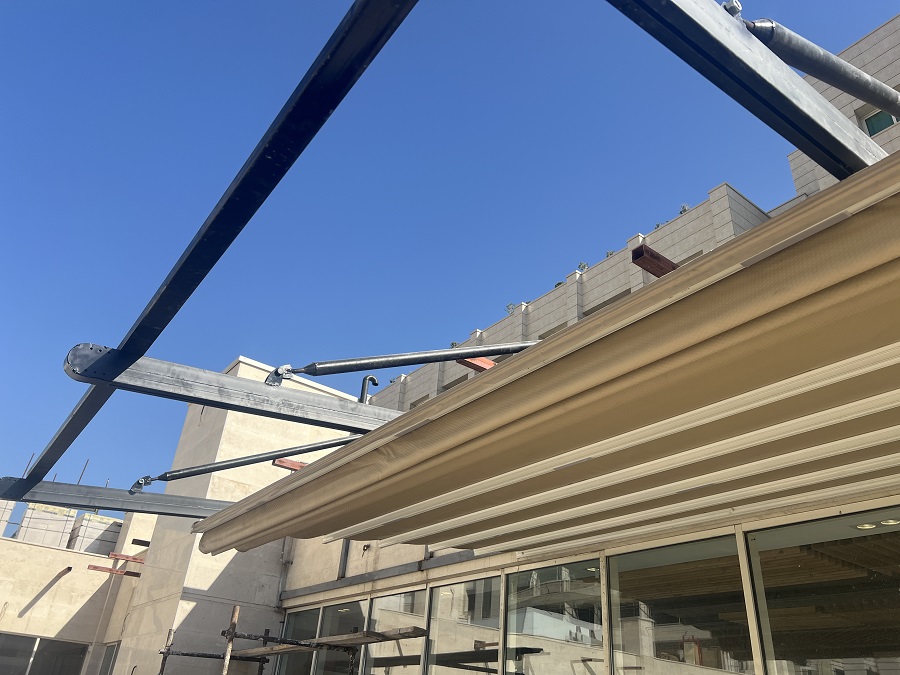 سقف متحرک حیاط