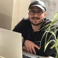 شایان صاحبکار نویسنده بام لوکس